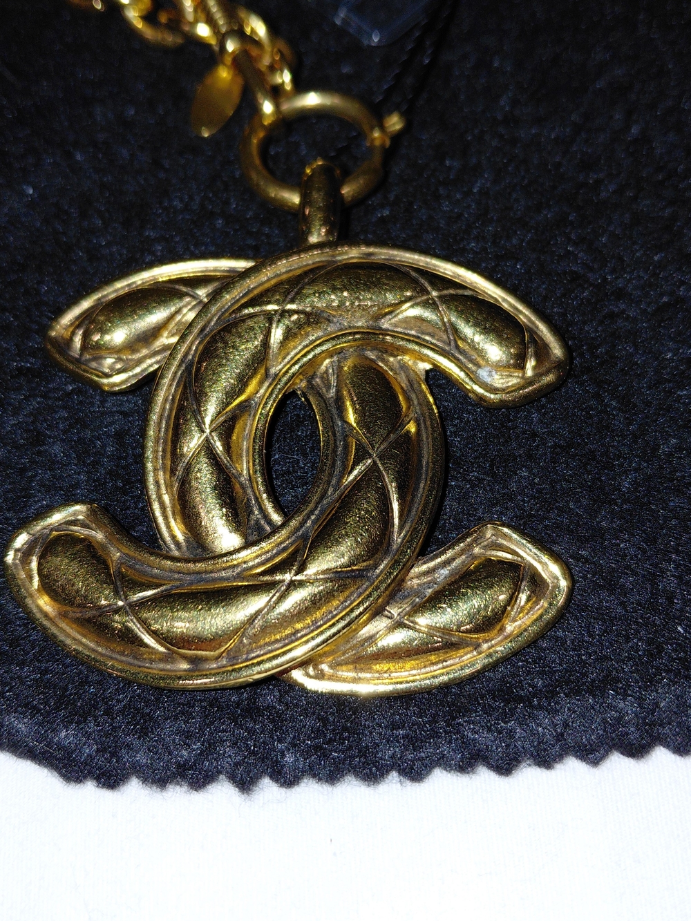 Classic Gold Plated Chanel Interlocking CC Matelasse Quilted Pendant Neclace!๐ - Picture 13 of 14